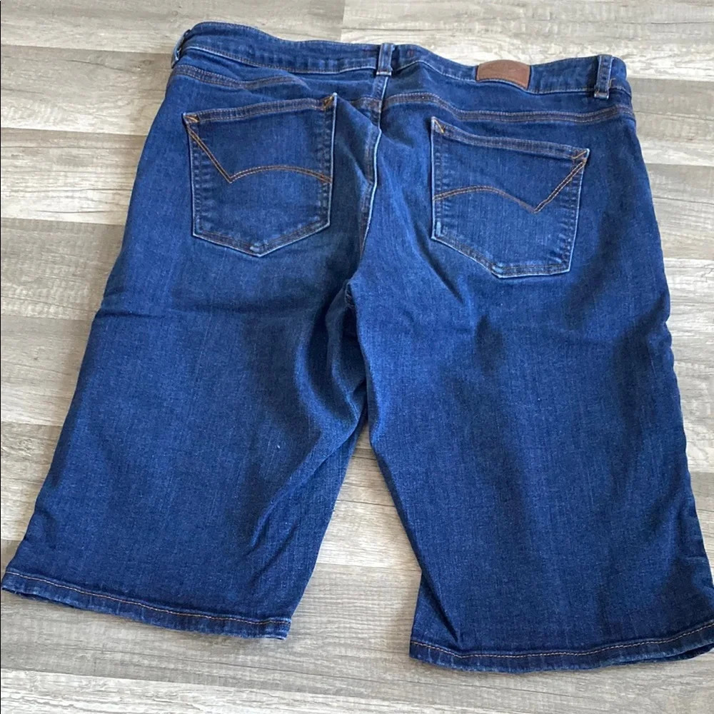 💚  3/$15 Classic Blue Straight-Leg Jeans with Medium Weight Denim D - Picture 2 of 2